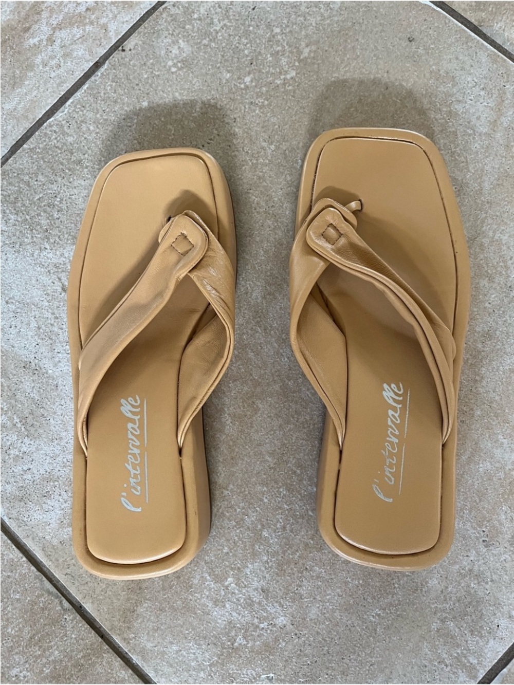L'INTERVALLE Tan Square-Toe Thong Sandals